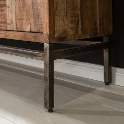 Ars manufacti Büroschrank Domme - Akazie massiv / Eisen - Akazie / Anthrazit 26 Ars manufacti Büroschrank Domme - Akazie massiv / Eisen - Akazie / Anthrazit -WOHNZIMMERMÖBEL Verkäufe 1000246786 220705 025 MOOD DETAILS P000000001000246786 mood