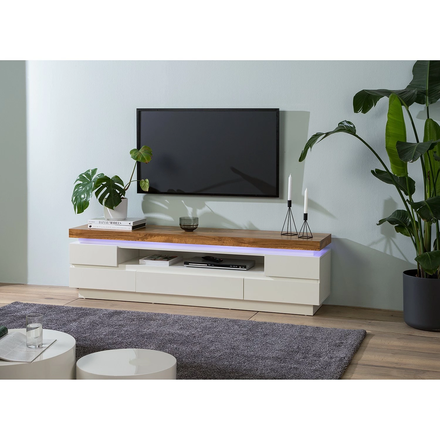 Fredriks TV-Lowboard Namona II - Inkl. Beleuchtung - Eiche Dekor / Weiß 3 Fredriks TV-Lowboard Namona II - Inkl. Beleuchtung - Eiche Dekor / Weiß – Bild 3