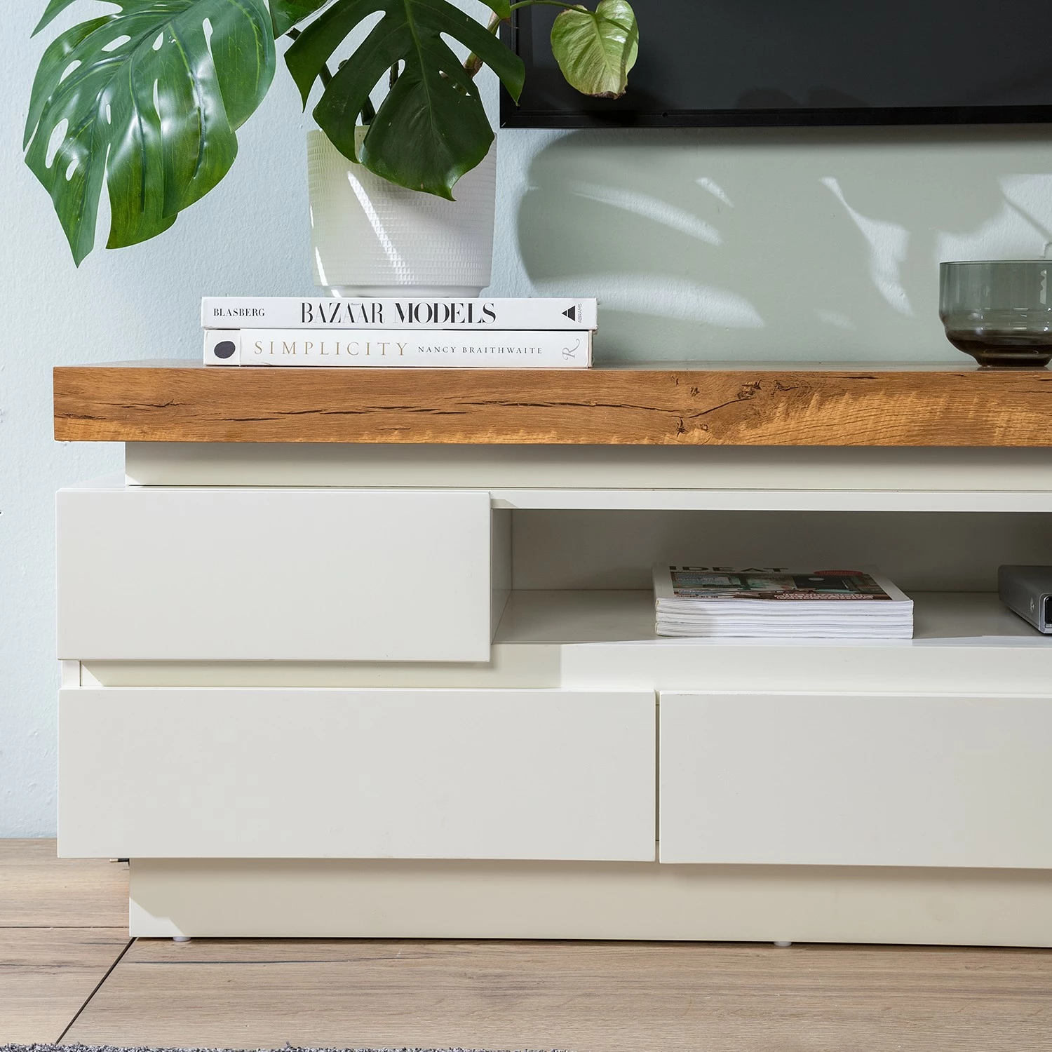 Fredriks TV-Lowboard Namona II - Inkl. Beleuchtung - Eiche Dekor / Weiß 9 Fredriks TV-Lowboard Namona II - Inkl. Beleuchtung - Eiche Dekor / Weiß – Bild 9