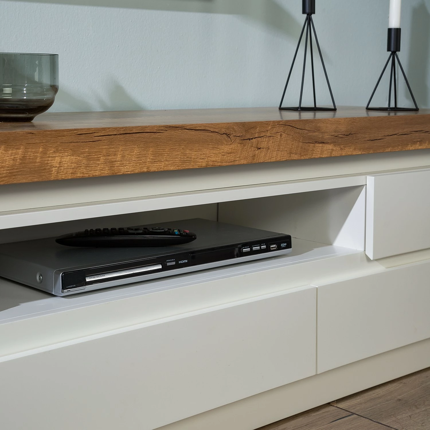 Fredriks TV-Lowboard Namona II - Inkl. Beleuchtung - Eiche Dekor / Weiß 10 Fredriks TV-Lowboard Namona II - Inkl. Beleuchtung - Eiche Dekor / Weiß – Bild 10