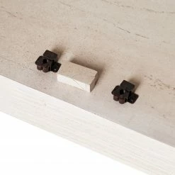 Wolf-Möbel Kommode Maison I - Akazie massiv - Akazie Stone / Antik Weiß -WOHNZIMMERMÖBEL Verkäufe 1000257219 220406 075 DETAILS P000000001000257219