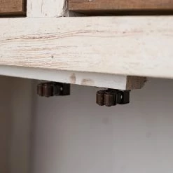 Wolf-Möbel Kommode Maison II - Akazie massiv - Akazie Stone / Antik Weiß -WOHNZIMMERMÖBEL Verkäufe 1000257252 220406 065 DETAILS P000000001000257252