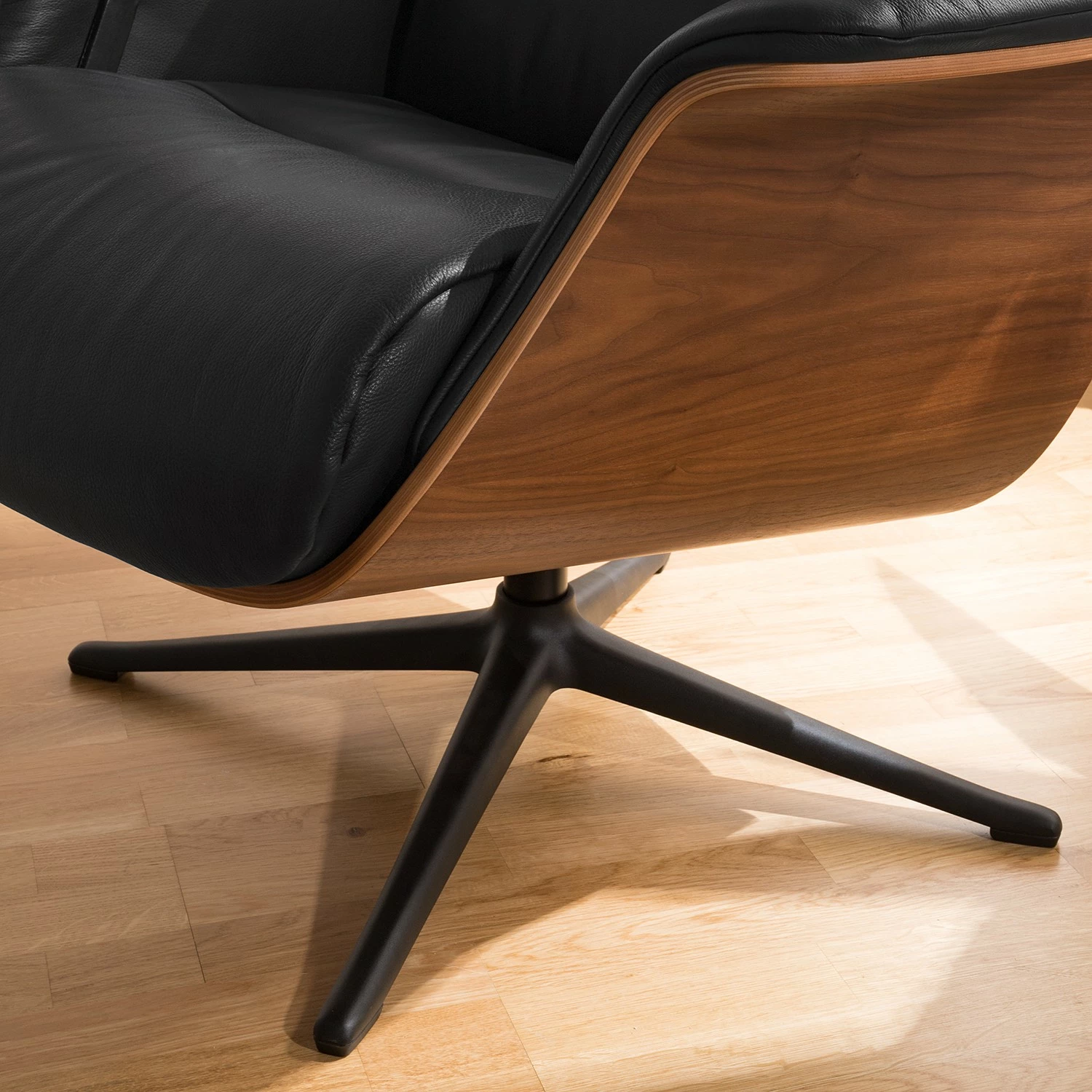 Studio Copenhagen Relaxsessel Anderson I - Echtleder Neka: Schwarz - Schwarz - Nussbaum 13 Studio Copenhagen Relaxsessel Anderson I - Echtleder Neka: Schwarz - Schwarz - Nussbaum – Bild 13