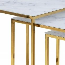 Fredriks Beistelltisch Katori I (3er-Set) - Glas / Metall - Marmor Weiß Dekor / Gold 17 Fredriks Beistelltisch Katori I (3er-Set) - Glas / Metall - Marmor Weiß Dekor / Gold -WOHNZIMMERMÖBEL Verkäufe 1000330562 220208 14502500070 DETAILS P000000001000330562