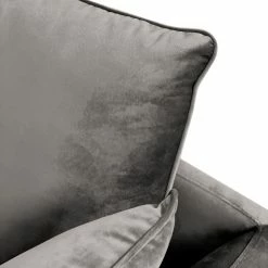 Norrwood Sofa Gobabis (1,5-Sitzer) - Samt Ravi: Taupe -WOHNZIMMERMÖBEL Verkäufe 1000330848 220214 080 DETAILS P000000001000330848