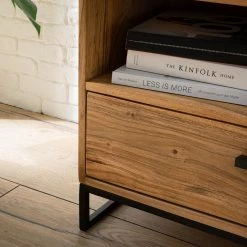 Ars manufacti TV-Lowboard Woodson V - Akazie massiv / Metall - Akazie Hellbraun -WOHNZIMMERMÖBEL Verkäufe 1000339799 220311 075 DETAILS P000000001000339799