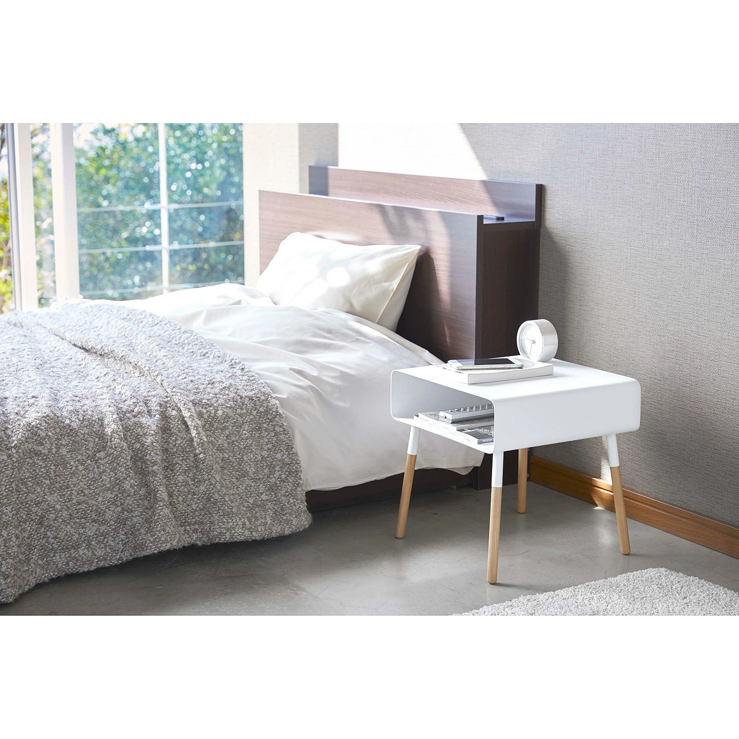 Yamazaki Beistelltisch Plain I - Esche massiv / Metall - Weiß 2 Yamazaki Beistelltisch Plain I - Esche massiv / Metall - Weiß – Bild 2