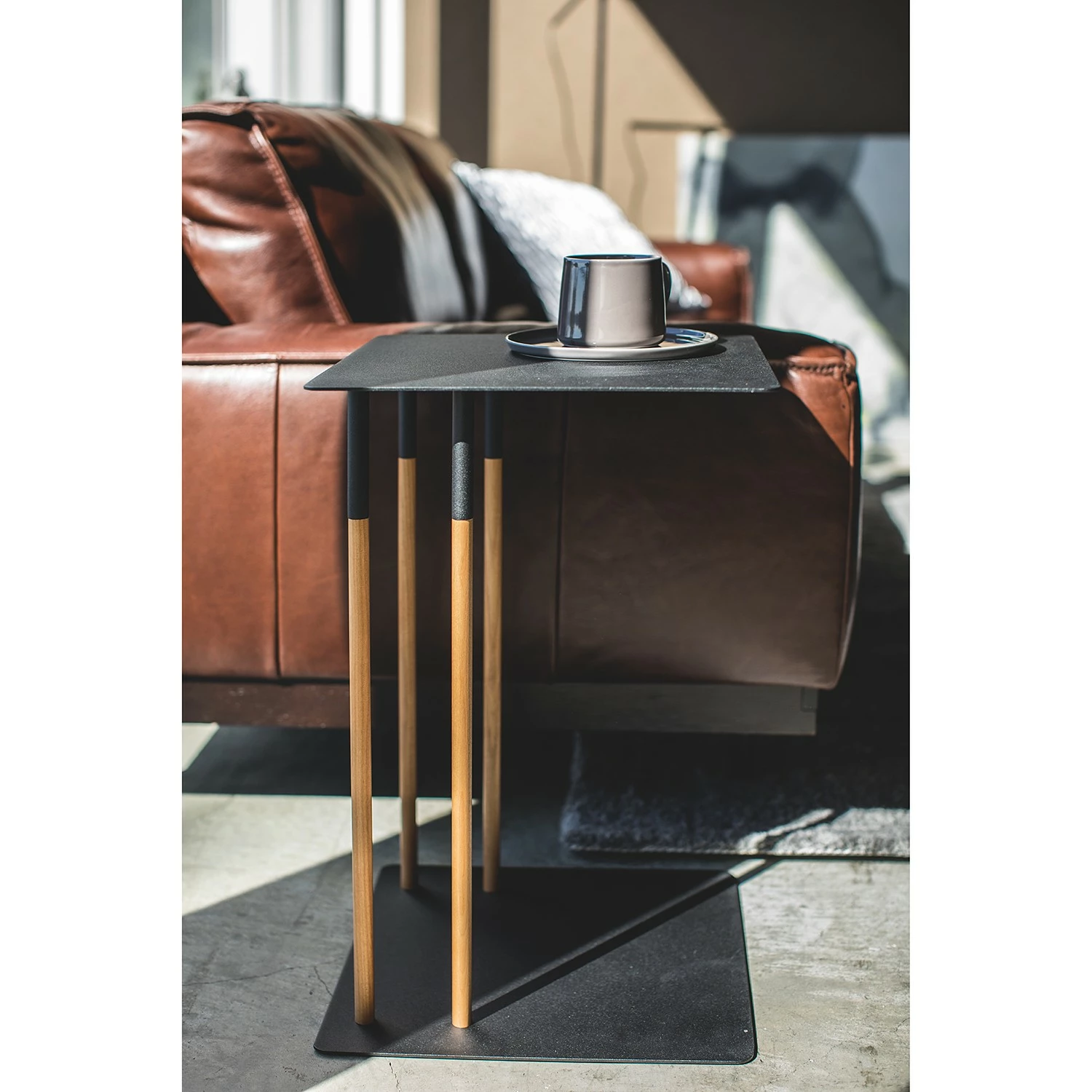 Yamazaki Beistelltisch Plain II - Esche massiv / Metall - Schwarz 2 Yamazaki Beistelltisch Plain II - Esche massiv / Metall - Schwarz – Bild 2