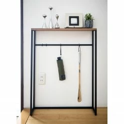 Yamazaki Konsolentisch Tower - Esche massiv / Metall - Schwarz 11 Yamazaki Konsolentisch Tower - Esche massiv / Metall - Schwarz -WOHNZIMMERMÖBEL Verkäufe 1000347253 220505 021 MOOD DETAILS P000000001000347253 mood