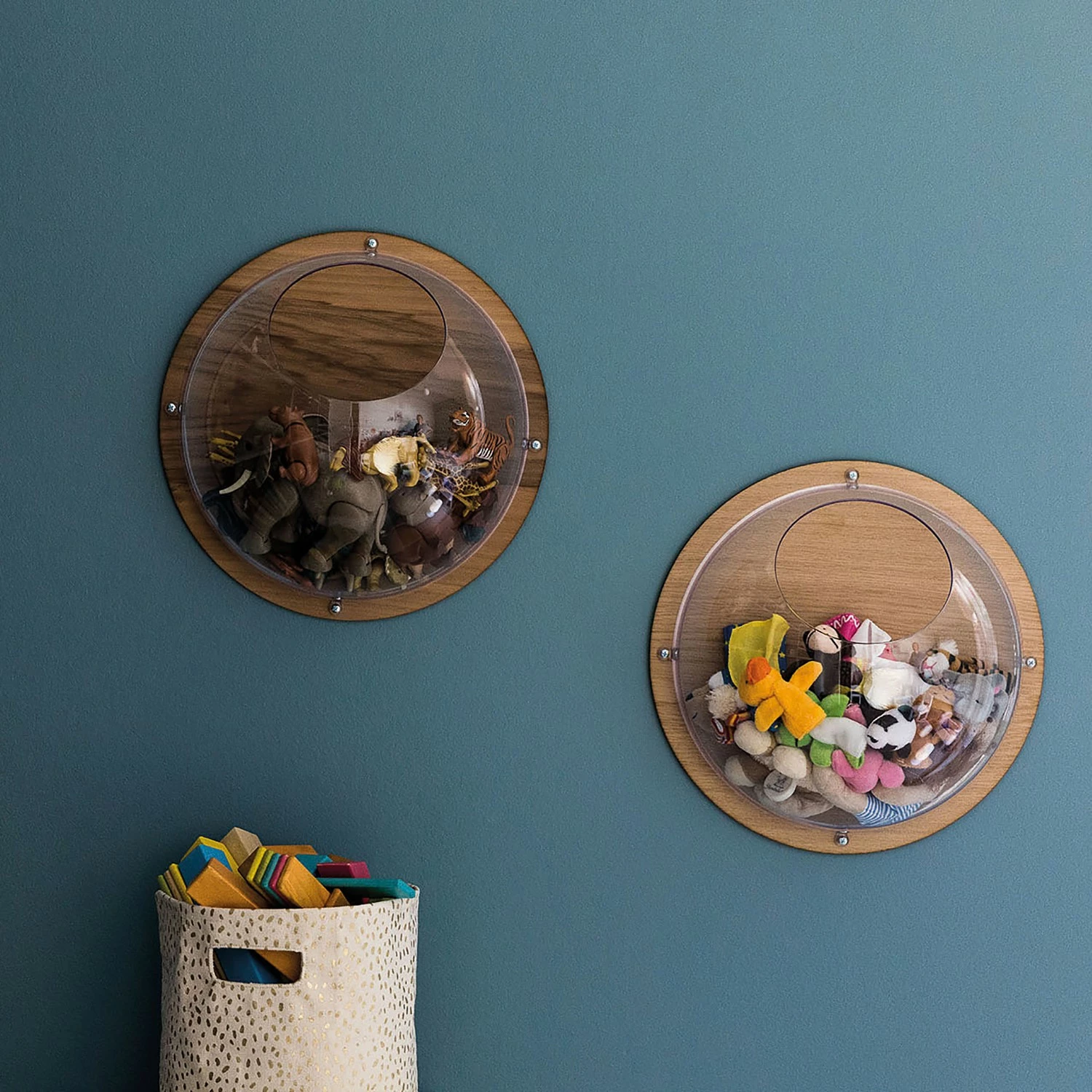 Koziol Wandregal Orion II - Walnuss massiv - Walnuss / Walnuss Hell - Durchmesser: 34 cm 2 Koziol Wandregal Orion II - Walnuss massiv - Walnuss / Walnuss Hell - Durchmesser: 34 cm – Bild 2