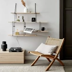 Butlers Wandregal LIMBO - Eiche massiv / Aluminium - Schwarz / Natur -WOHNZIMMERMÖBEL Verkäufe 1000365681 220728 020 MOOD DETAILS P000000001000365681 mood