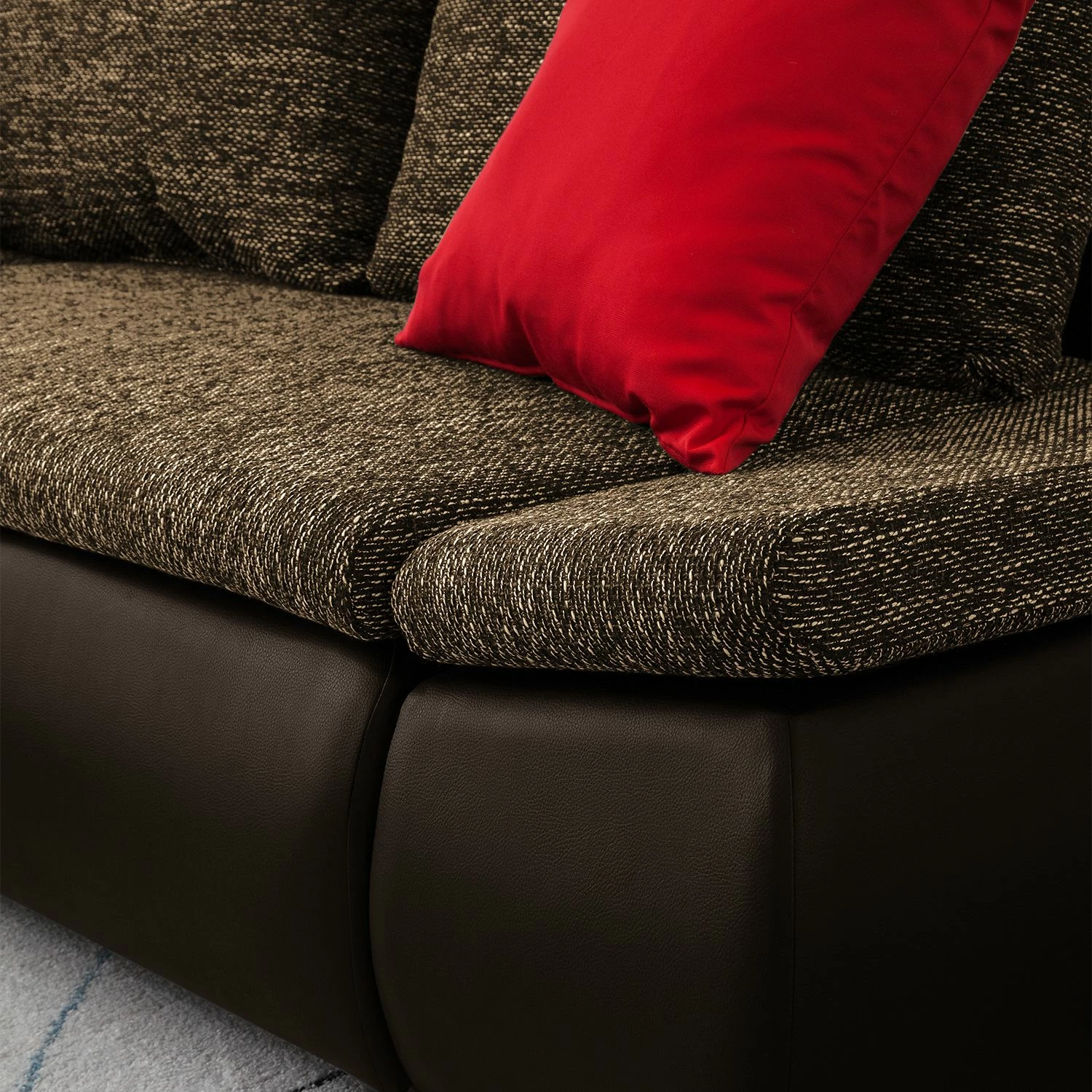 Fredriks Ecksofa Laza - mit Schlaffunktion - Kunstleder / Webstoff - Dunkelbraun / Cappuccino - Longchair davorstehend links 18 Fredriks Ecksofa Laza - mit Schlaffunktion - Kunstleder / Webstoff - Dunkelbraun / Cappuccino - Longchair davorstehend links – Bild 18