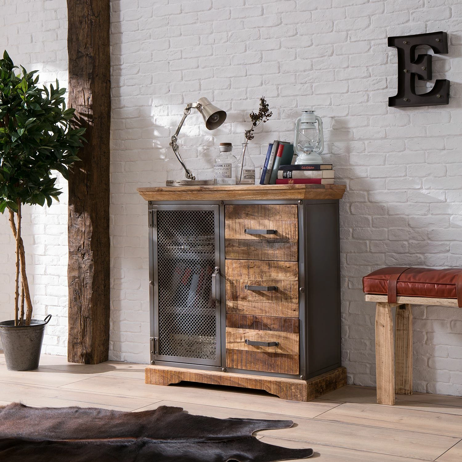 Ars manufacti Kommode Hunter I - Mango massiv / Metall - Mango / Blaugrau 2 Ars manufacti Kommode Hunter I - Mango massiv / Metall - Mango / Blaugrau – Bild 2