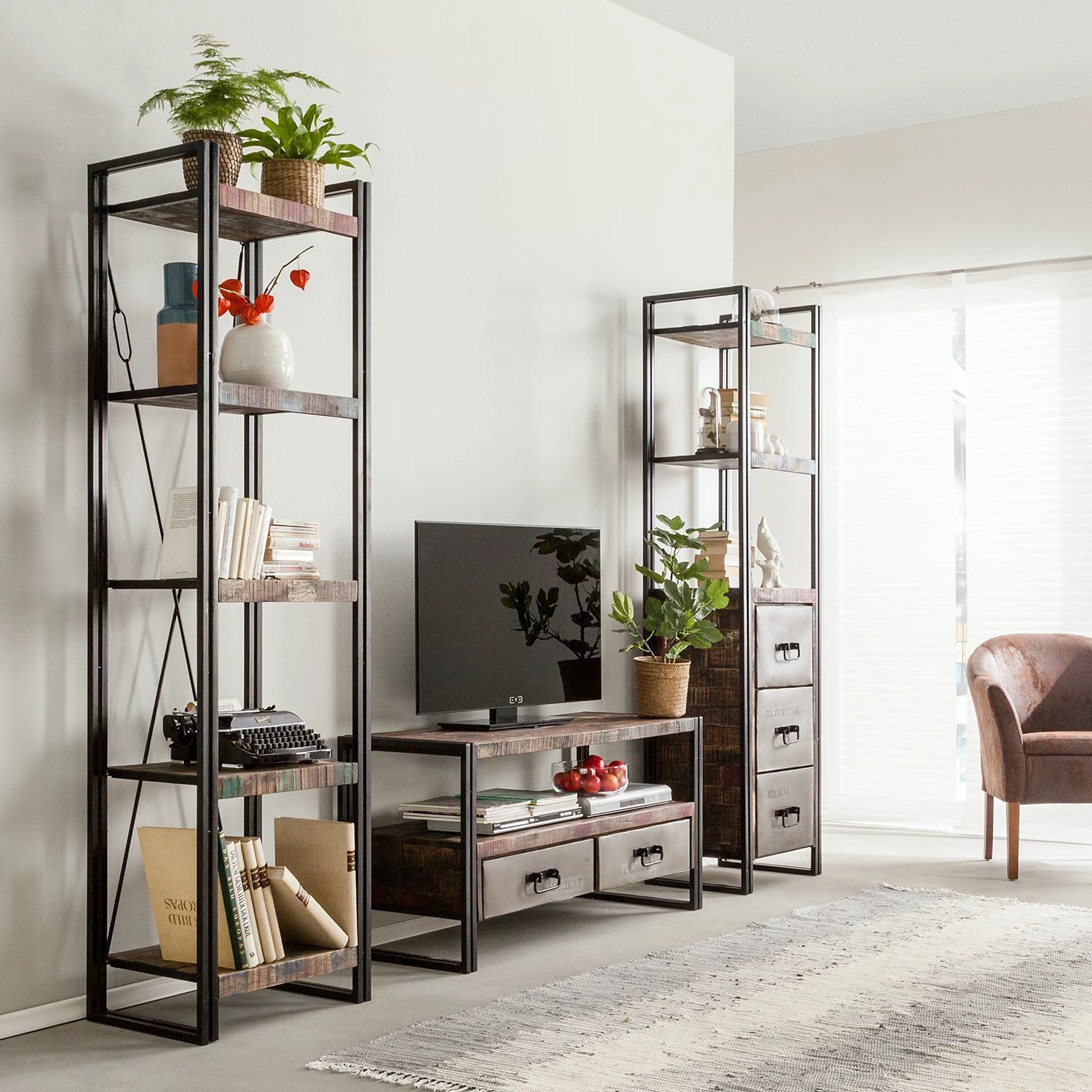 Red Living TV-Lowboard Factory II - Mango massiv / Metall - Vintage Braun 2 Red Living TV-Lowboard Factory II - Mango massiv / Metall - Vintage Braun – Bild 2