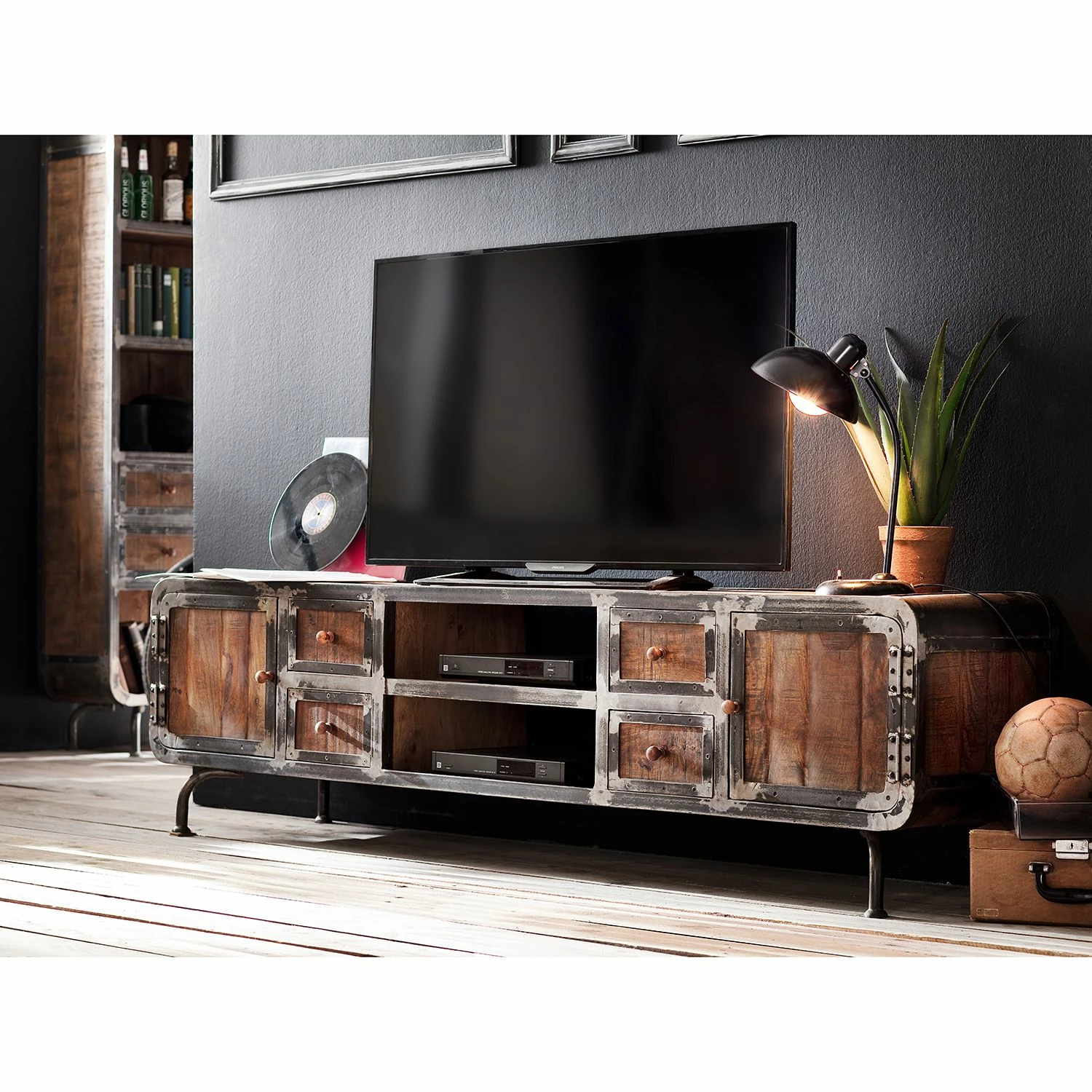 Ars manufacti TV-Lowboard Wharton II - Akazie teilmassiv / Stahl 2 Ars manufacti TV-Lowboard Wharton II - Akazie teilmassiv / Stahl – Bild 2