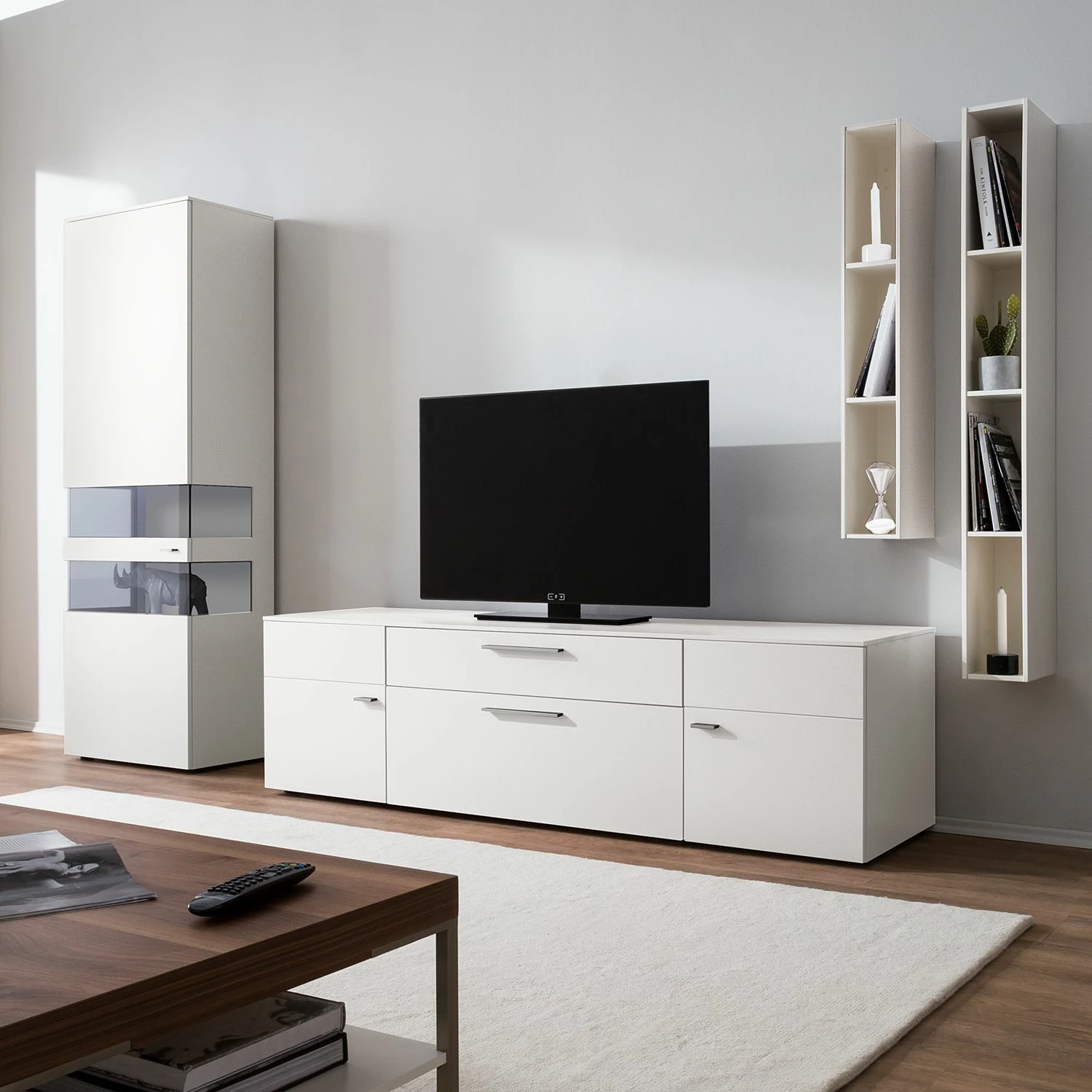 GWINNER Wohnwand Anzio I (4-teilig) - Matt Weiß - Glastür links - Mit Beleuchtung 1 GWINNER Wohnwand Anzio I (4-teilig) - Matt Weiß - Glastür links - Mit Beleuchtung